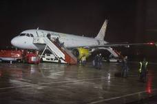 El aeropuerto de Hondarribia sortea la huelga de pilotos de Vueling, pero no los desvíos por la meteorología