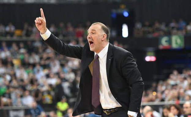 Mrsic deja de ser el técnico del Bilbao Basket en busca de una salvación muy complicada