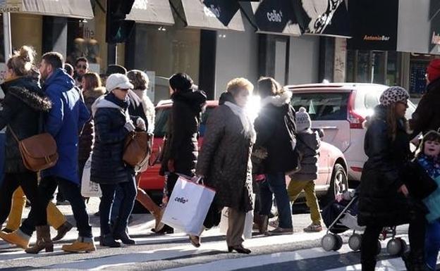 Los comerciantes donostiarras se suman a la campaña municipal por un turismo «sostenible y de calidad»