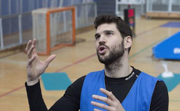 El hombre que no se cansa de subir