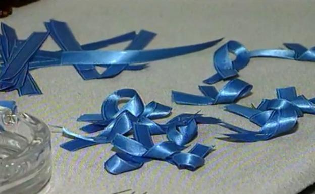 PSE, PP y colectivos de víctimas llaman a recuperar el lazo azul