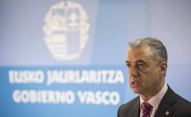 El lehendakari envía su primer recuerdo a «unas víctimas que nunca debieron producirse»