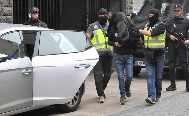 Dos vecinos de Bizkaia, detenidos por supuesta pertenencia al Estado Islámico