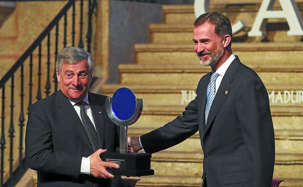 El Rey habla por primera vez del fin de ETA y elogia que «la democracia derrota siempre al terrorismo»