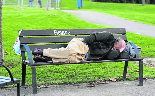 Con menos de 850 euros al mes y menos de 45 años, pobre