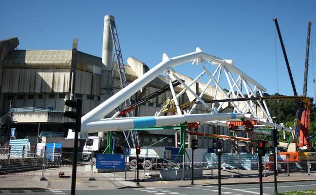 La cercha de Anoeta sigue tomando forma antes de ser izada