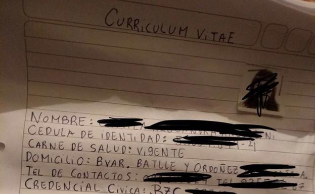 El humilde currículum escrito a mano que conmueve a la red