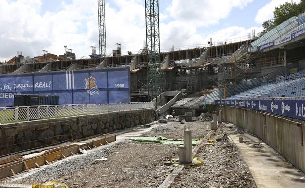 ELA y LAB denuncian «incumplimientos laborales» en las obras del estadio de Anoeta