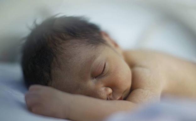 700 biberones para recién nacidos gracias a las donantes del Banco de Leche Materna de Euskadi