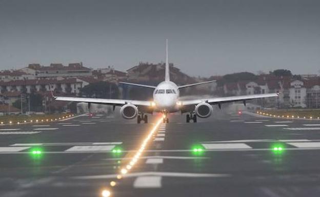 Pamplona y Loiu prestaron su pista a 74 vuelos desviados desde Hondarribia en 2017