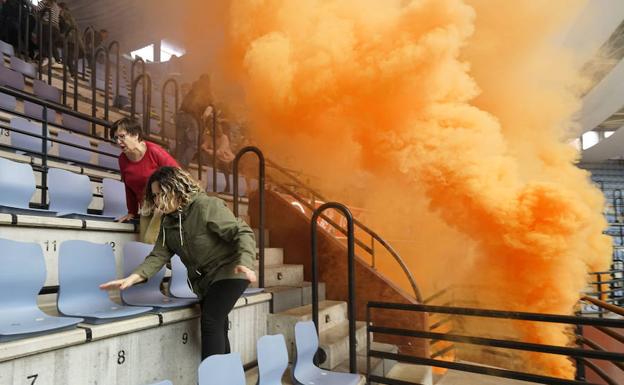 Simulacro de explosión en la plaza de toros de Illunbe