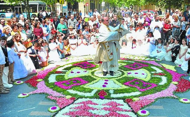 Alfombra de flores en el Buen Pastor con motivo del Corpus