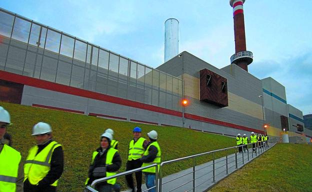 Gipuzkoa y Bizkaia acuerdan llevar los residuos a la incineradora de Zabalgarbi