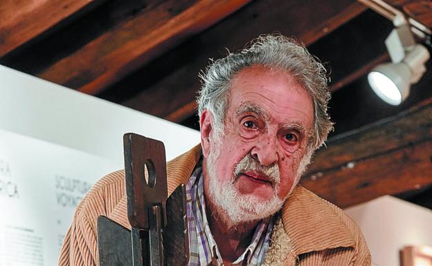 Ugarte expone en el Museo Naval sus esculturas más marineras