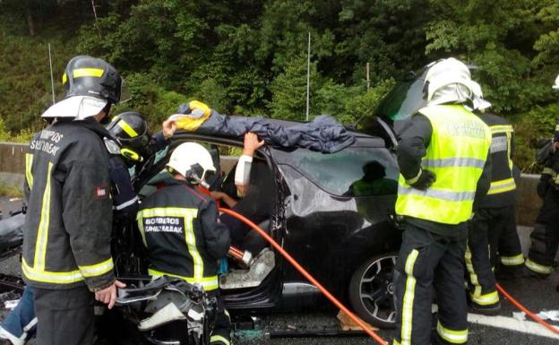 Un herido grave y otro leve en un choque frontal de dos vehículos en Bera