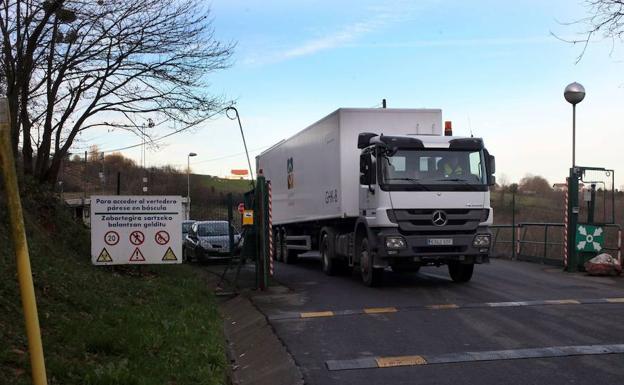 Bizkaia cobrará más a Gipuzkoa por su basura «porque no somos hermanitas de la caridad»