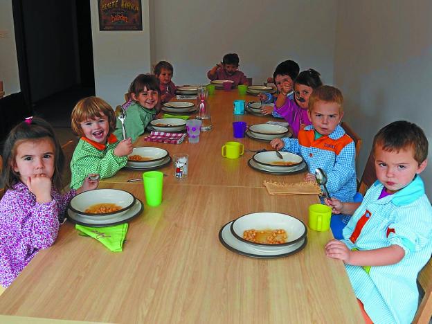 «Familia eta elikadura eskutik doaz» hitzaldia ostegunean Goza ostatuan