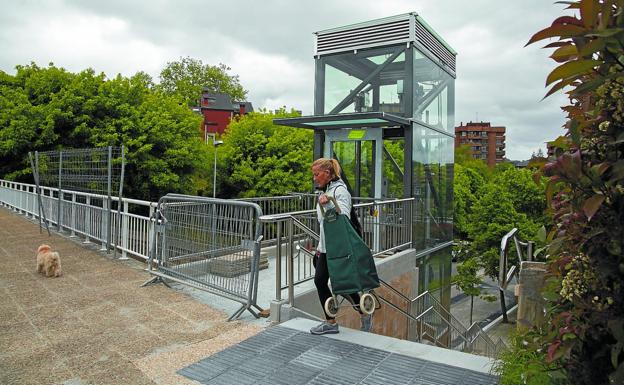 El doble ascensor de Aiete toma forma
