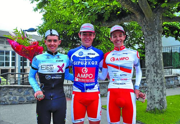 Los ciclistas de Goierri KE, ante el final de curso