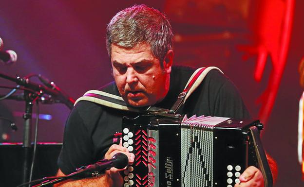 Actuaciones musicales, salidas y payasos para el Puntaik Punta