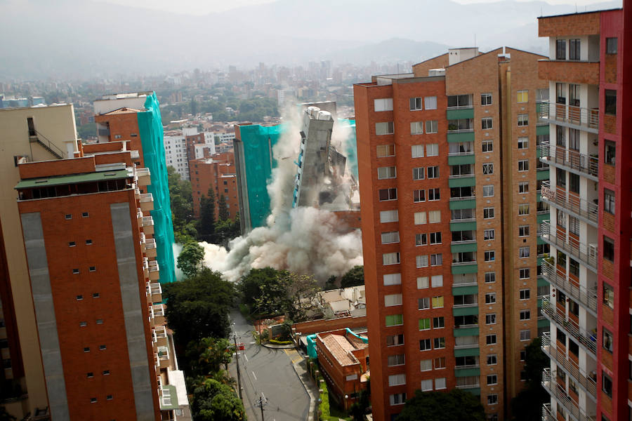 Espectacular demolición de un edificio en Colombia