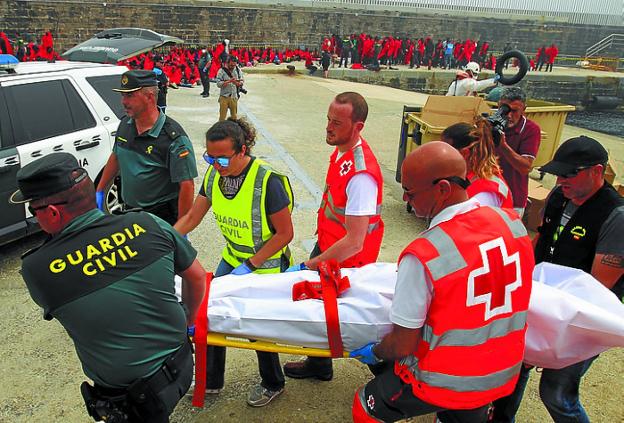 Muerte y dolor navegan por el Estrecho