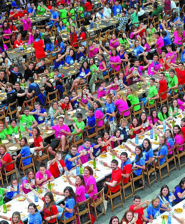 Unzaga acogerá a 700 jóvenes en la comida organizada por las txosnas