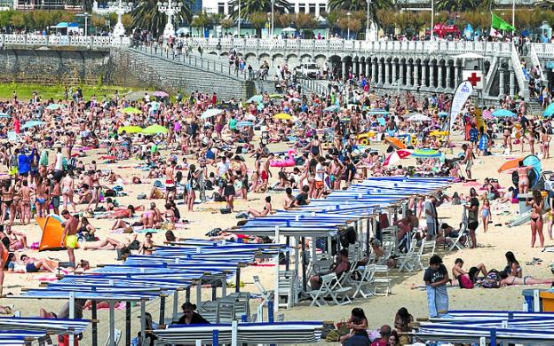 «Ya era hora de que empezase el buen tiempo para darnos un chapuzón»