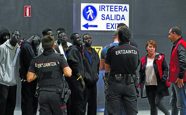 Un estudio detecta falta de liderazgo del Gobierno Vasco sobre la inmigración