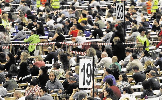 El Parlamento Vasco, «indignado» ante posibles irregularidades, plantea modificar las OPE