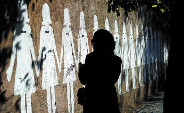 Casi 3.000 víctimas de violencia doméstica o por razón de sexo llamaron al servicio de atención del Gobierno Vasco en 2017