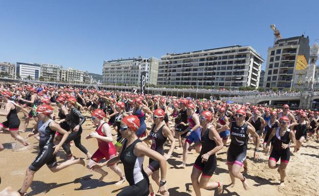 Ambientazo y récord de participación en la X edición del Triatlón Popular de la Mujer