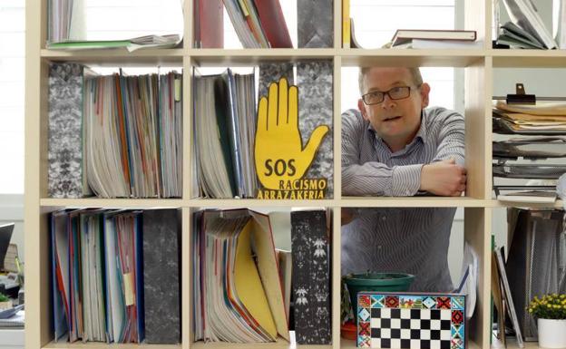 Mikel Mazkiaran: «Que llegue un autobús de migrantes aquí es fruto del desbordamiento en el sur»