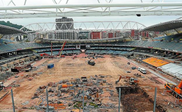 La tercera cercha del estadio de Anoeta ya espera su momento