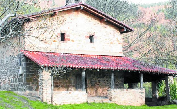 Elustondo anai-arreba trikitilariak, domekan Lizarragako jaietako erromerian