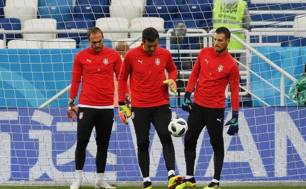 El Sevilla se fija en Dmitrovic y el Eibar escuchará ofertas