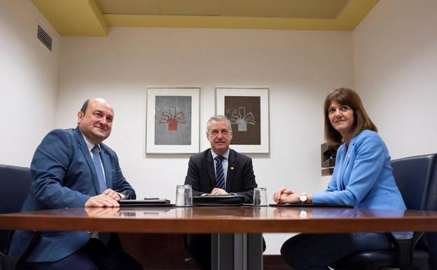 Urkullu, Ortuzar y Mendia se comprometen a ampliar el autogobierno y afianzar la convivencia