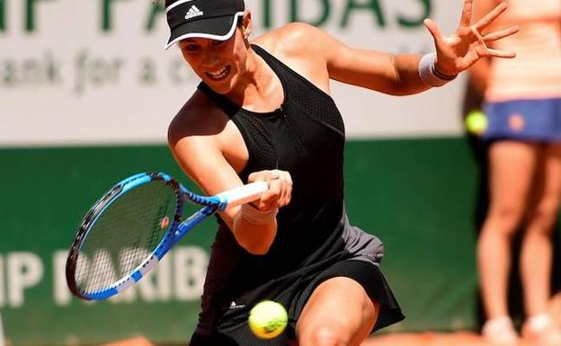 Federer y Muguruza defienden corona en Wimbledon y Murray es baja de última hora