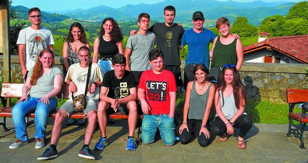 Quince jóvenes participan en los campos de trabajo de Aiztondo