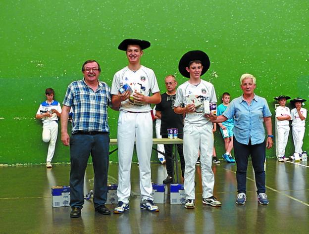 Iker García pilotariak bi final irabazi ditu Lizarra eta Lakuan