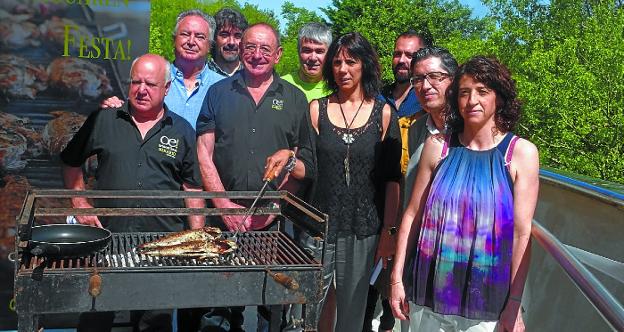 La Fiesta del Besugo convertirá la plaza en una enorme parrilla, del 12 al 15