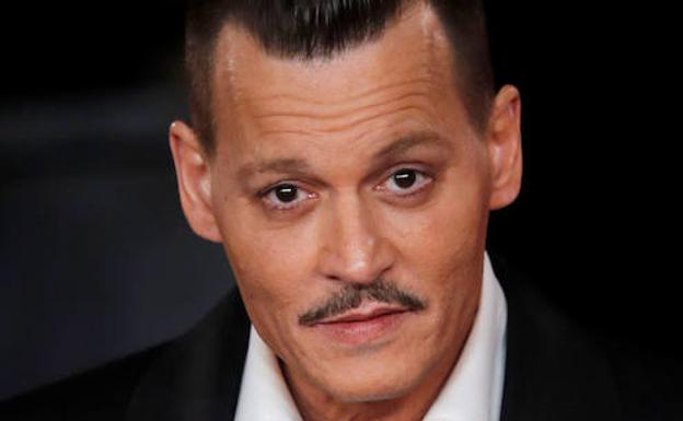 Un trabajador de Hollywood denuncia a Johnny Depp por golpearle en un rodaje
