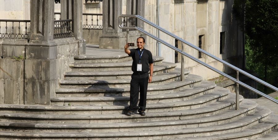 Los decanos de las universidades jesuitas visitan la Basílica de Loiola