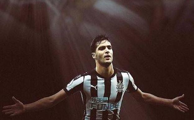 Mikel Merino se despide del Newcastle e Illarramendi le da la bienvenida a la Real Sociedad