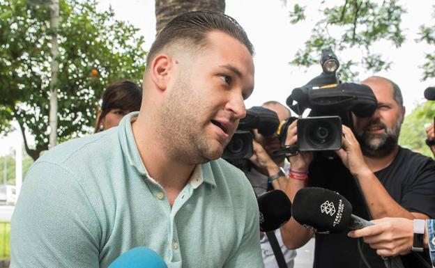 Un miembro de 'La Manada' critica el cierre de su club de fans en Facebook