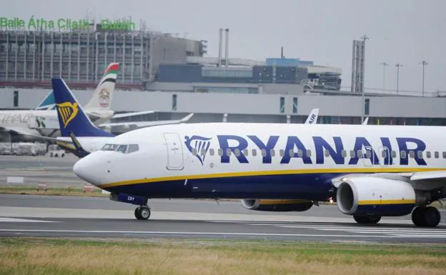 Hospitalizados en Alemania 33 pasajeros de Ryanair tras una pérdida de presión