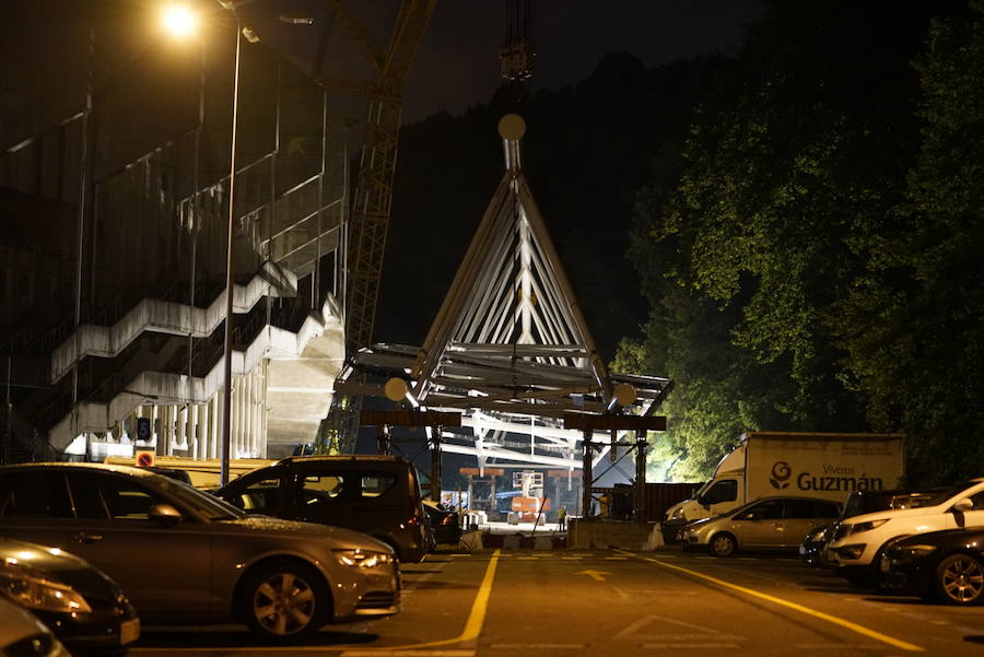 Izado de la cuarta cercha del nuevo Anoeta