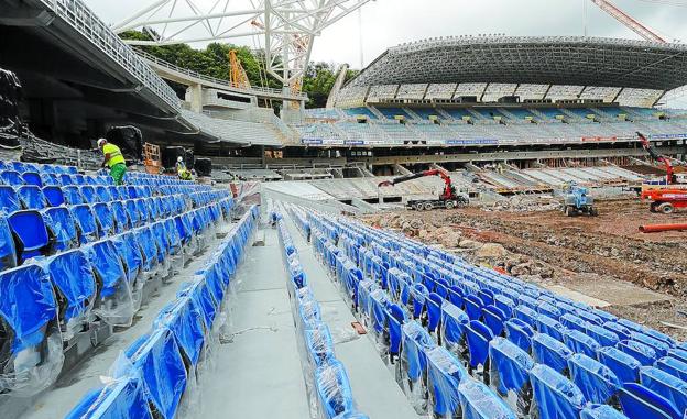 Anoeta ya luce sus nuevos asientos
