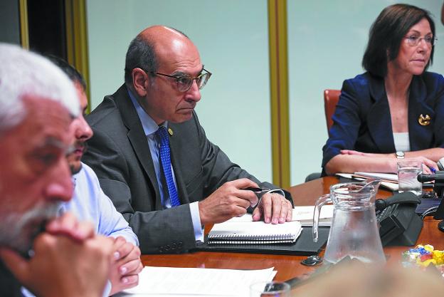 Darpón niega que haya «delito» en la OPE, pero eleva a ocho las pruebas investigadas