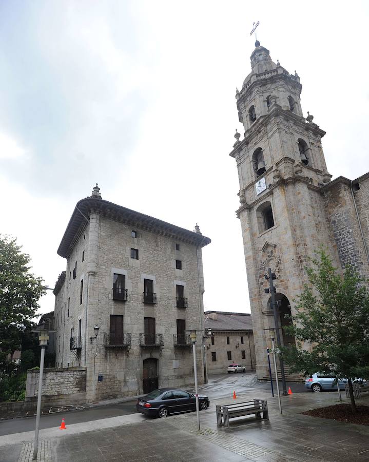 Detienen a tres hombres acusados de un delito de robo con fuerza en Bergara